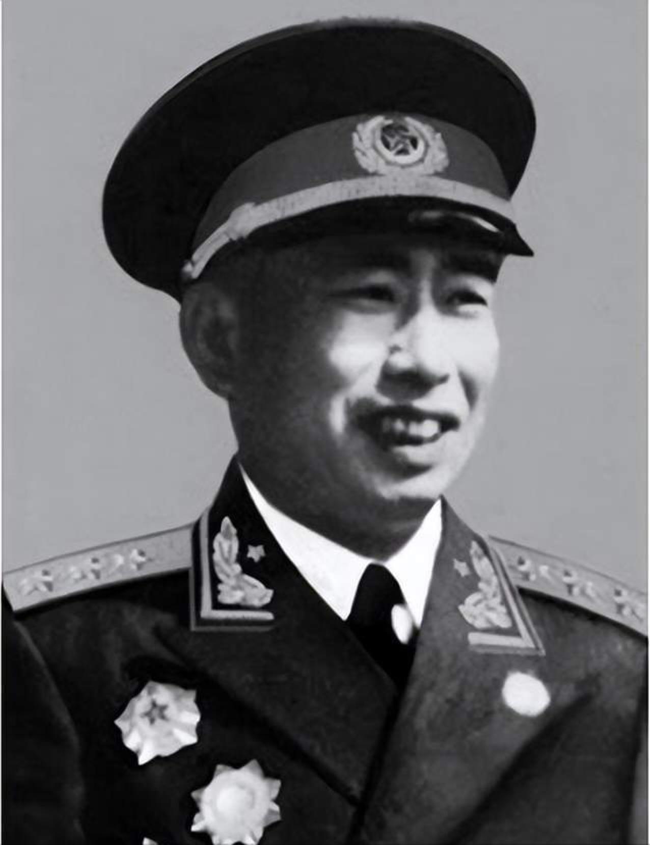 他是真正的三朝元老。

宋任穷的一生，就是一部中国革命和建设历程的缩影，他从烽火