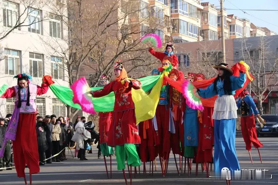 一张照片记录街头的年味