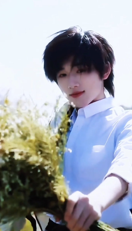 宋亚轩发小时候的自己宋亚轩小时候转场视频 宋亚轩发小时候的自己，宋亚轩小时候转场