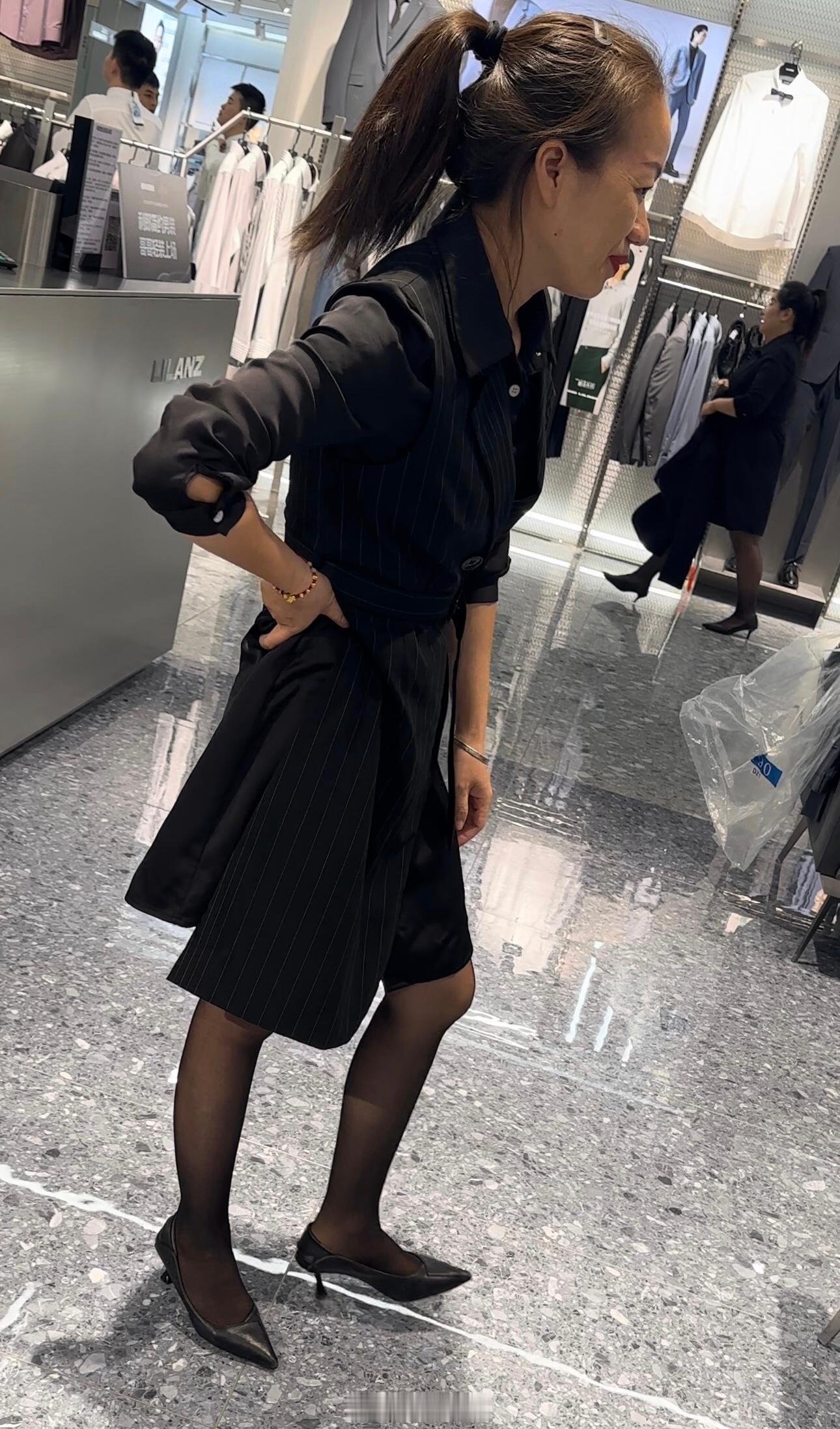 阿姨美拍专注真实黑丝阿姨三十年 ​​​