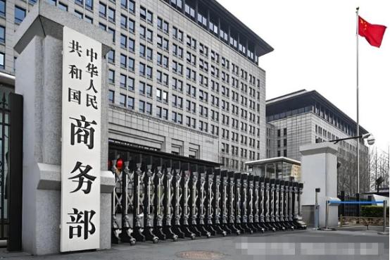 以前是美国卡中国芯片脖子，现在是中国掐美国无人机命脉。8月5日，商务部一纸公告当