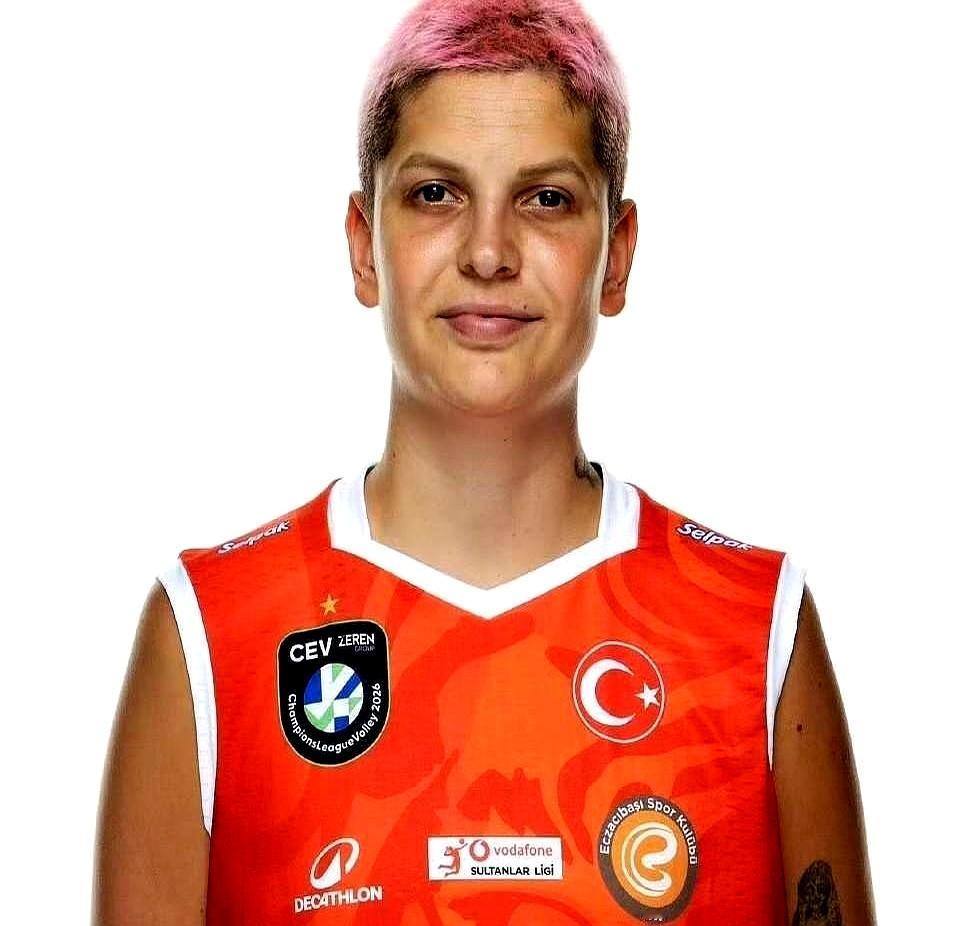 大半夜刷到土耳其“粉红豹”卡拉库尔特突发胃痉挛的消息，心里咯噔一下！
 

平时