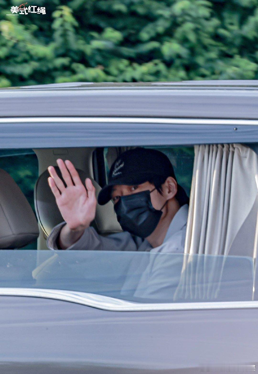 #魏大勋青春芒果夜出发#又魏大勋在一定就有快乐，和魏大勋在一起就会感觉快乐的氛围