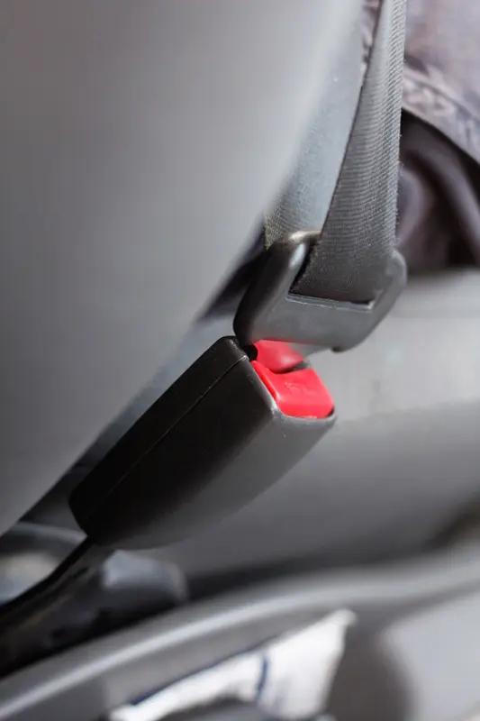 注意!4月1日起全国严查安全带，不管前排、后排全员必须系安全带，谁不系罚谁 ！司