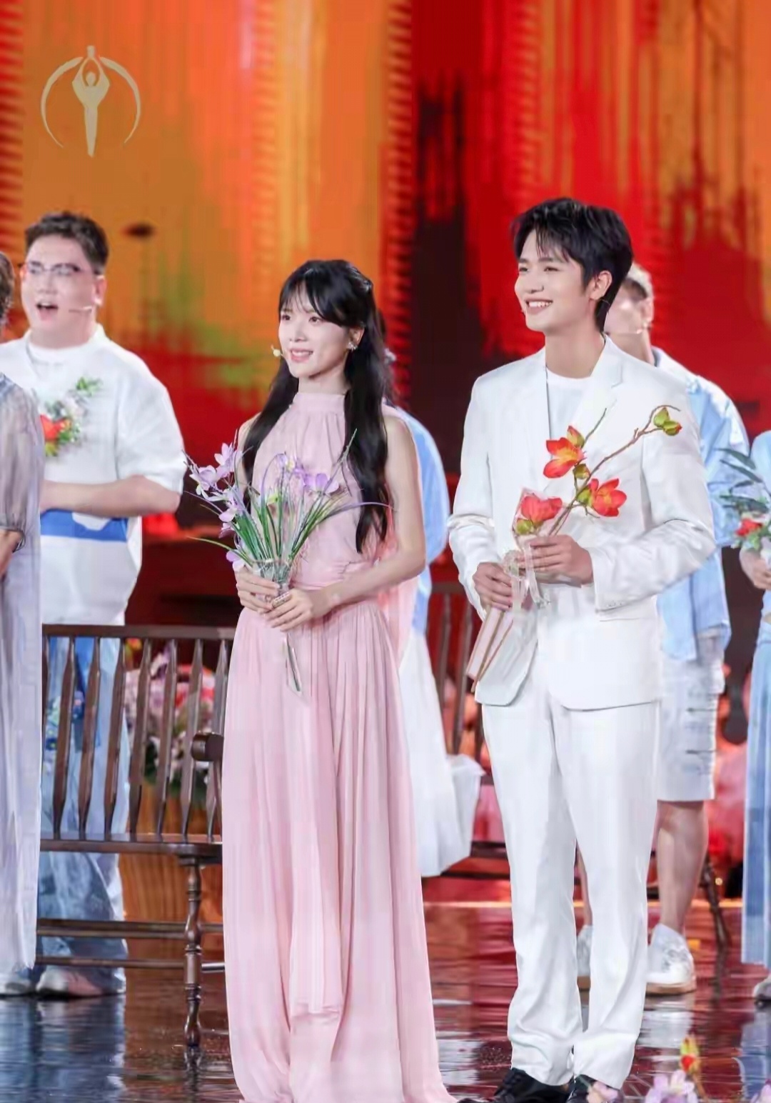 《给阿嬷的情书》两位主演李思潼和王彦桐同台了，木生南枝百花奖同台，瞬间把人拉回追
