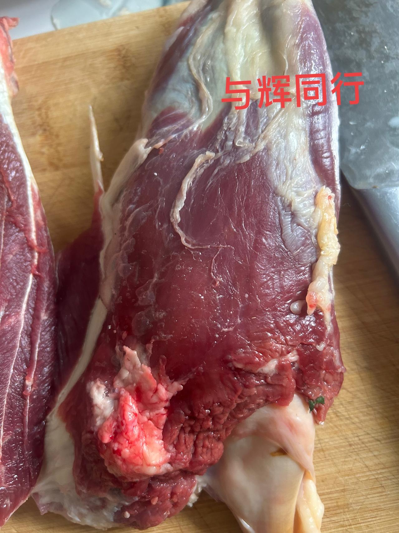 与辉同行新疆外场，
卖了七百多万单。
单量太大，
有些农副产品有一定的瑕疵非常正