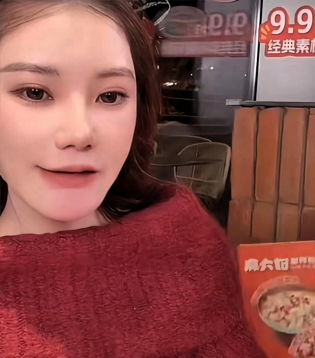 马筱梅：直播带货，情商逆袭
直播那次，好多人说她脸僵，说玻尿酸打多了，挺难听的，