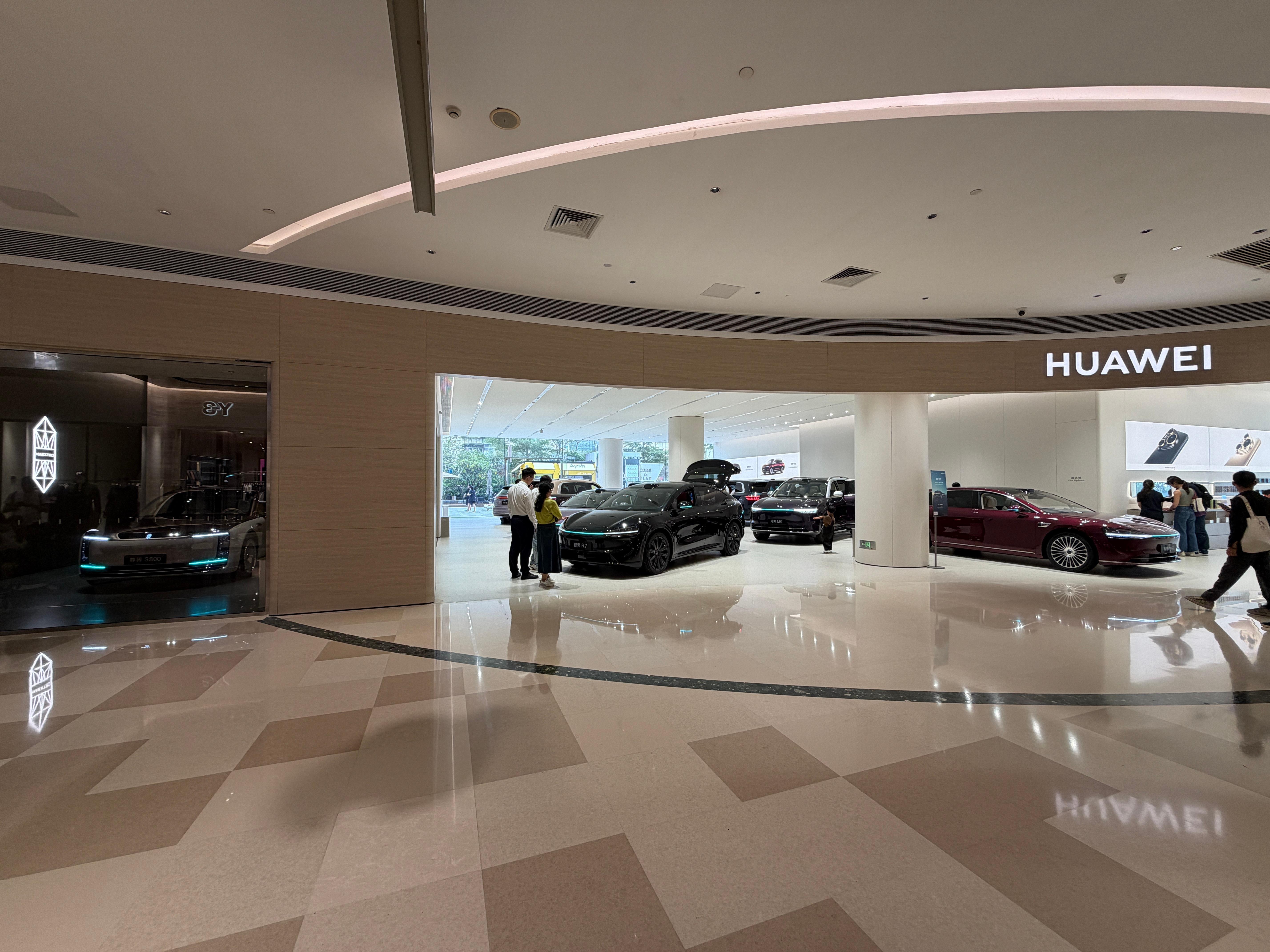 华为不造车，店里全是车。[doge] ​​​