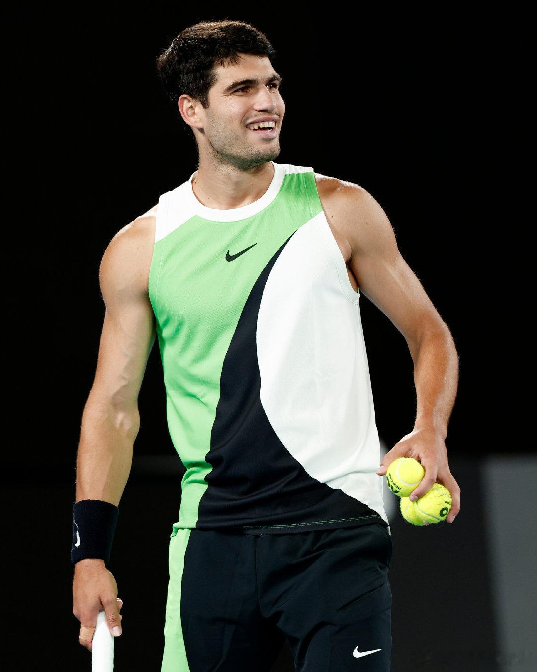 阿尔卡拉斯夺冠阿尔卡拉斯成为最年轻的全满贯得主，他才22岁。此前，他已经在其他三