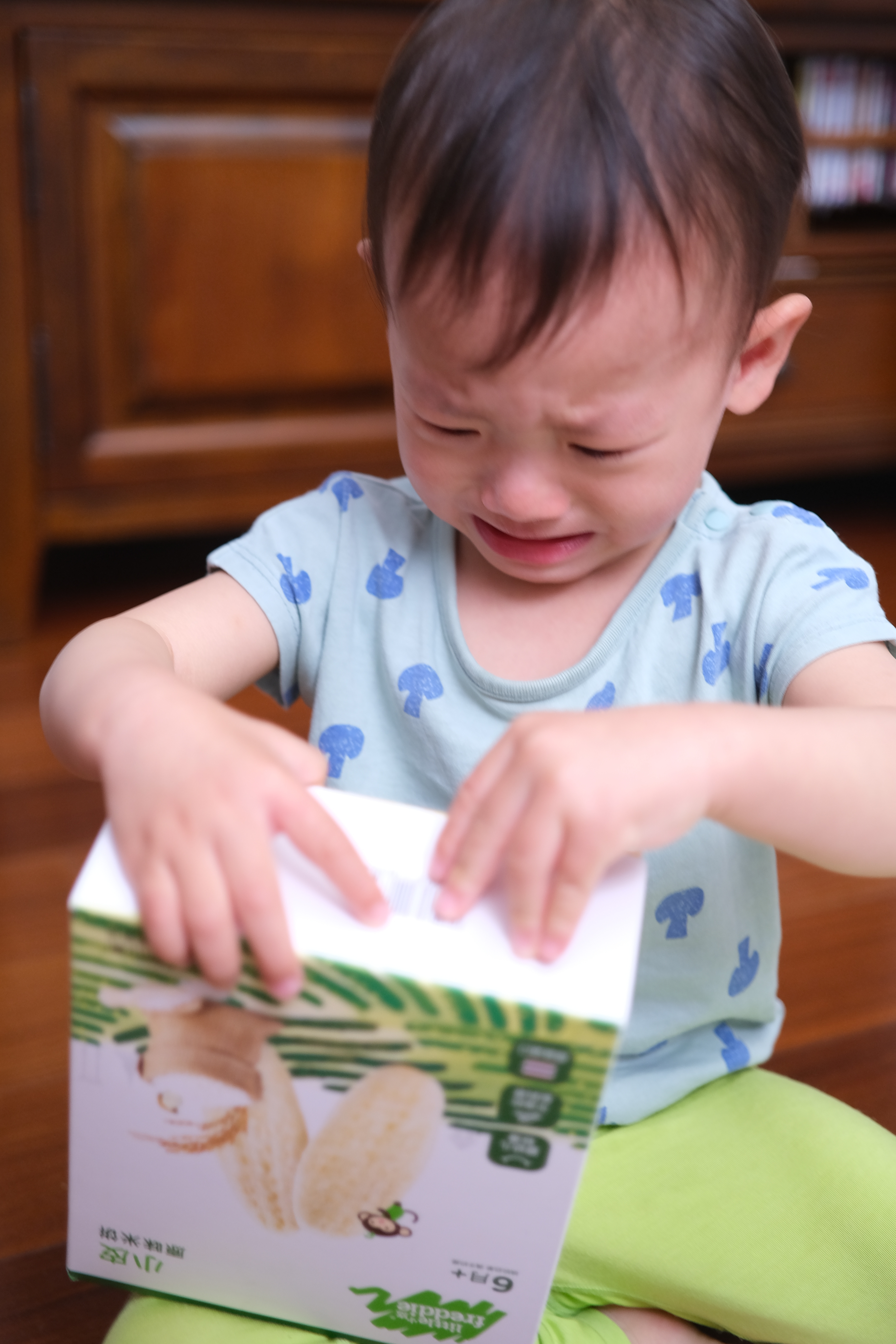为什么不给我打开盒子？我要吃啊！ 