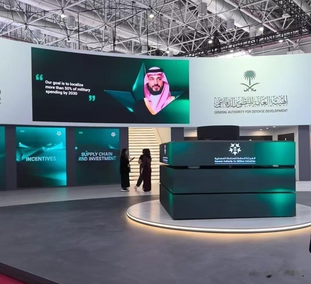 珠海航展，沙特人租了300平方米展台，里面装修的非常奢华，却没啥东西。要知道一平