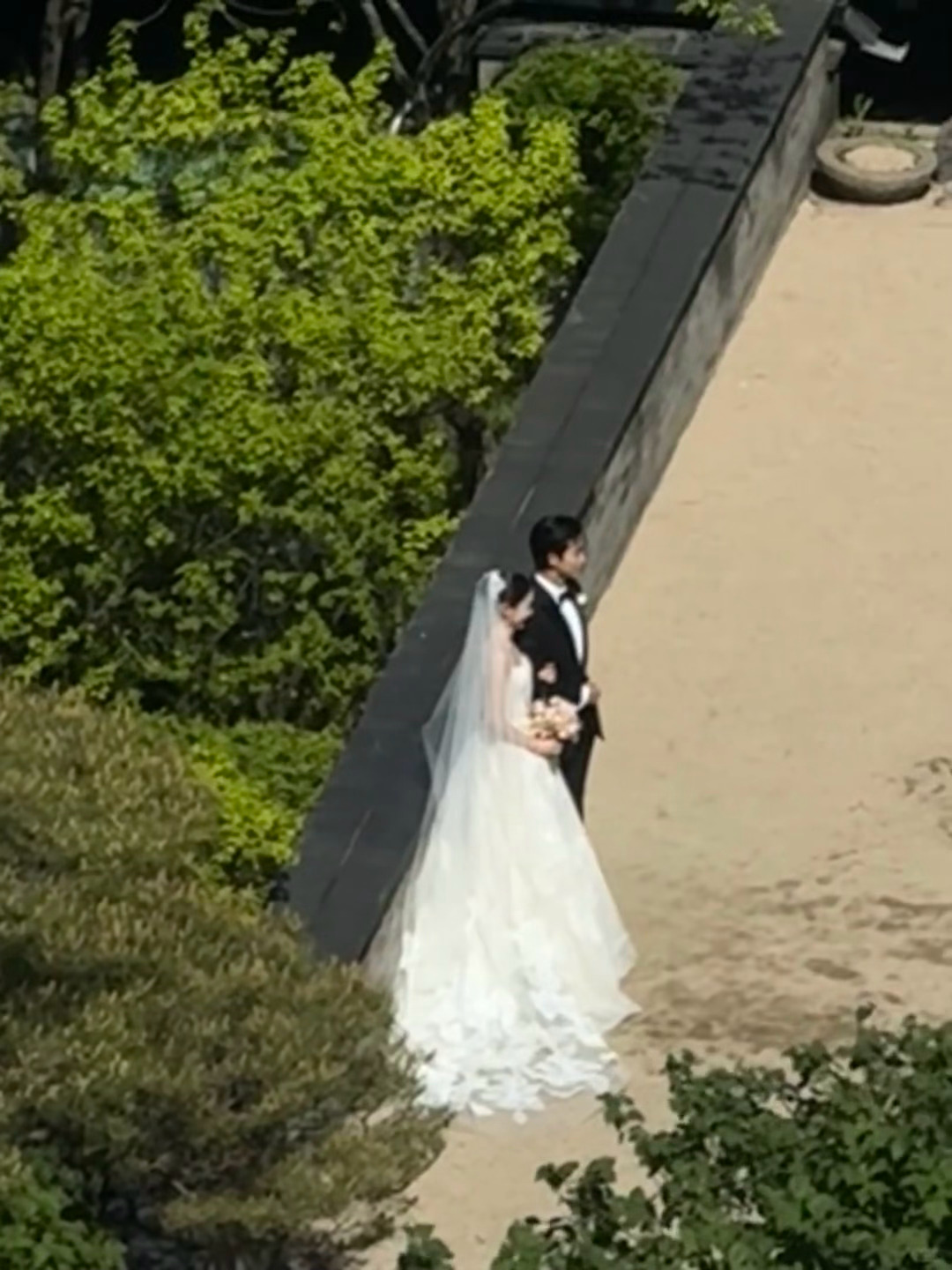 比报道更快的是中国网友偶遇们中国人就这样在酒店水灵灵偶遇上玉泽演结婚现场了中国网