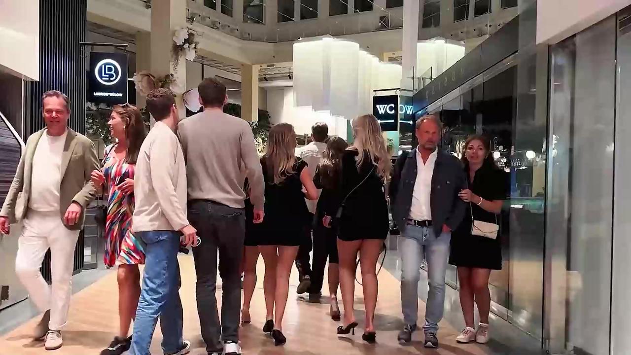 全球约10亿人患有精神卫生疾病，这是世界卫生组织公布的数据。
 
算下来就是每8
