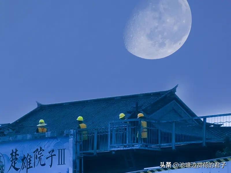 对联这玩意儿，就像一场文字的博弈，充满了乐趣和挑战。看到“孤月不知游子意”这个上