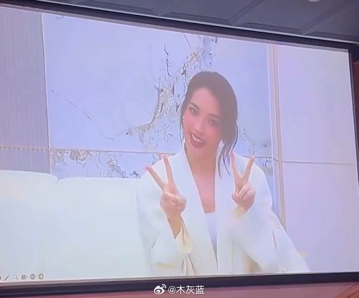 “编剧是角色创作的源泉，编剧的文字赋予了角色强大的生命力。”恭喜两位啊，一位拿了