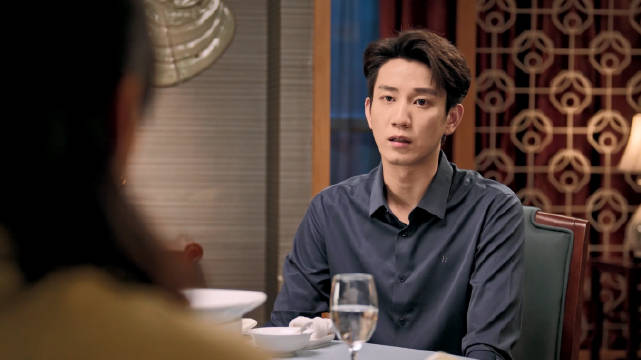 #生逢其时# 再深的隔阂，抵不过对孩子的牵挂。霍青莲@演员刘琳 得知思思@元清儿yuan 受委屈，立