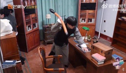 文韬敌动我不动  韬韬的沉稳真是让人佩服，无论敌人如何挑衅，他都能保持冷静，以不