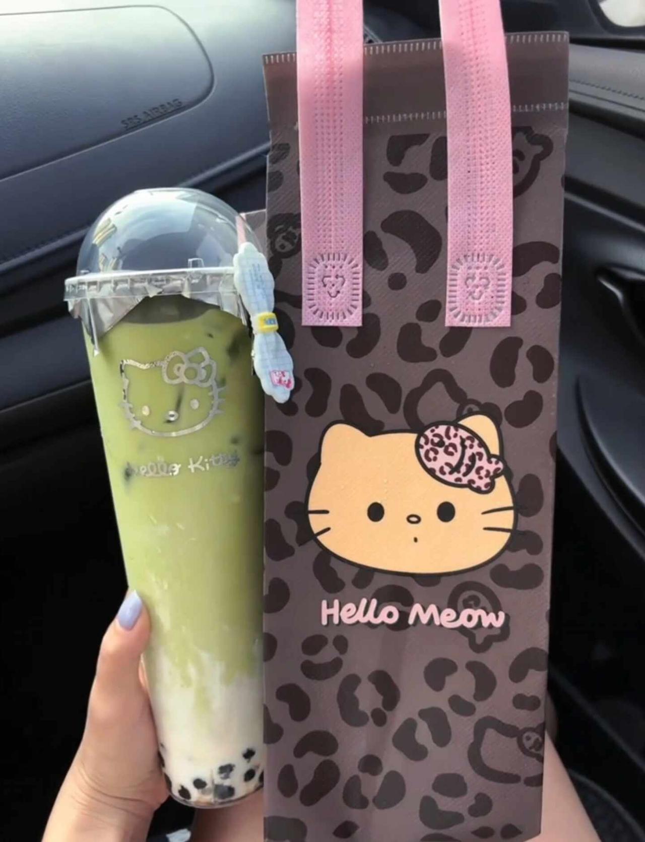 分享：今天在广州十三行喝到的hellokitty奶茶！秋天的第一杯奶茶 喝一杯奶
