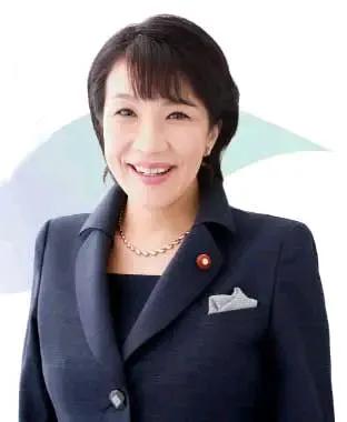 天差不多被她捅破
看来高市早苗首相当到头了

日前，因为日本首相高市早苗在涉台问