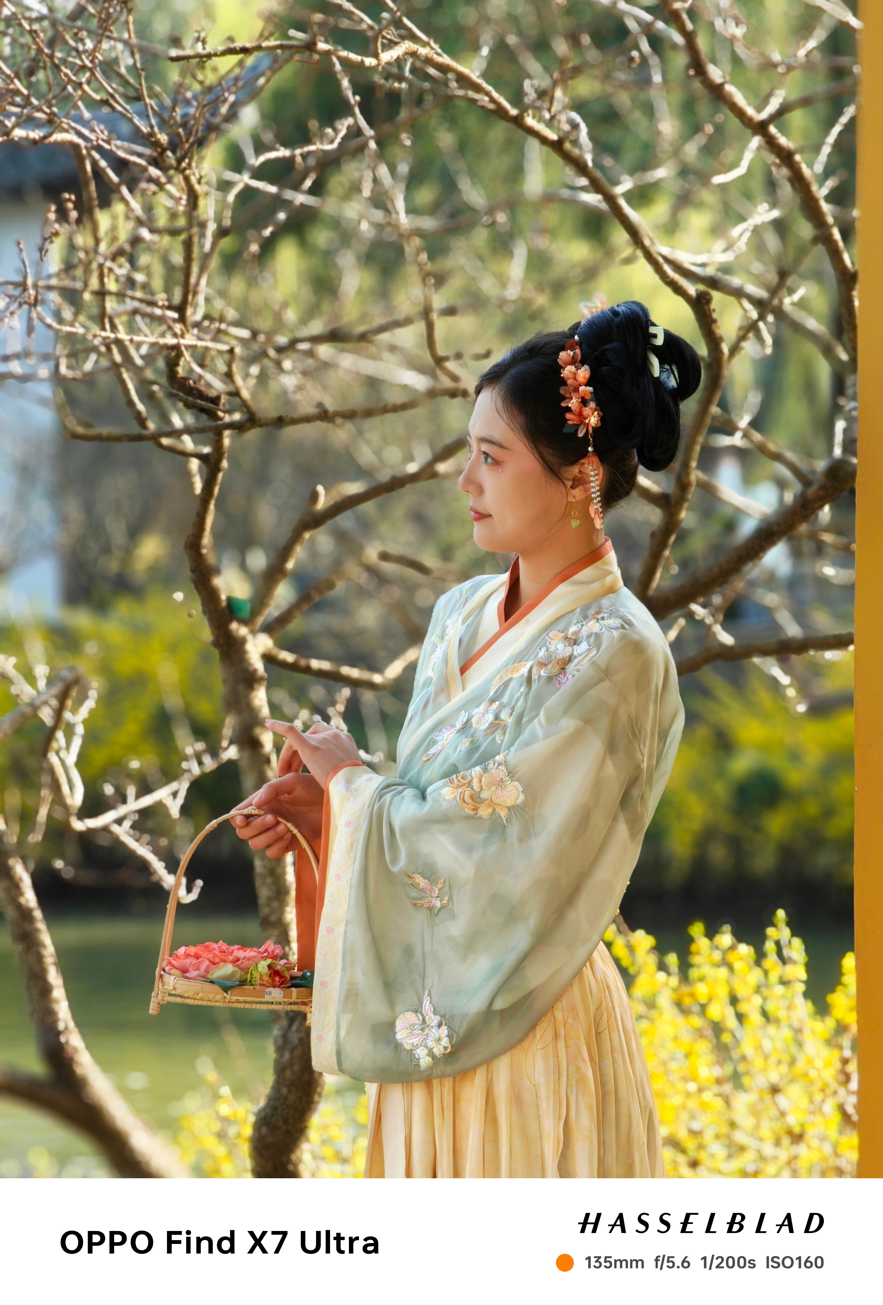 遇到妹子，站得远点，掏出手机，哈苏模式，狂点快门，非常简单。拍好人像要诀，你学会