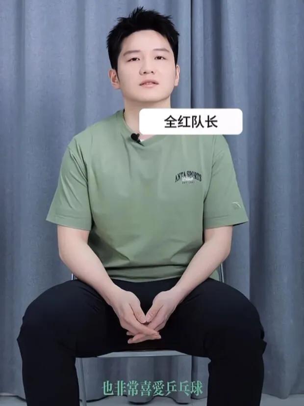 樊振东的这段采访，直戳人心！
他经历的不少，他都懂，小小年纪，早已成熟稳重，还是