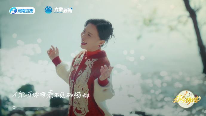 龚琳娜的新歌不忐忑 龚琳娜新歌来啦！《来自云的风》里，云雾当幕，溪涧弹弦，满载希