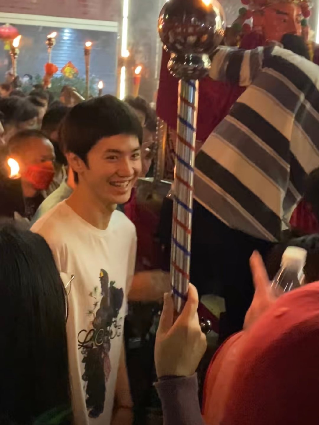 陈哲远今天被偶遇，寸头帅哥是要准备进组了 ​​​