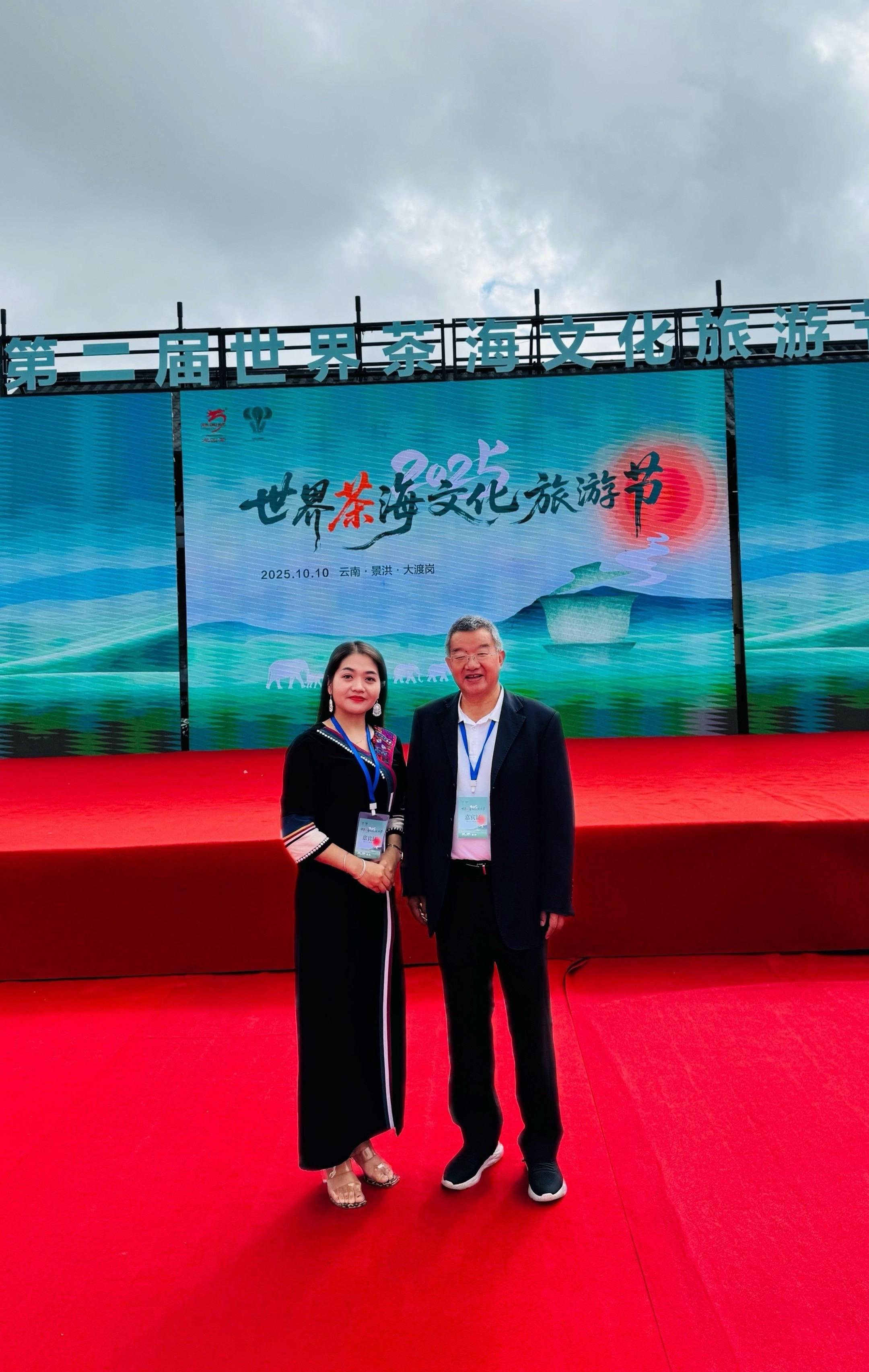 幼稚女人战野花  成熟女人迷四方！一直在路上！