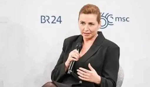 丹麦这招真的牛，就一句话：你敢动我，我就当着全世界的面，大败给你看。

丹麦这波