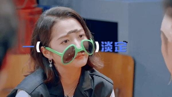 #关晓彤脸上画了五条眉毛# #关晓彤美女的脸不是这么用#  关晓彤《盒子里的猫》