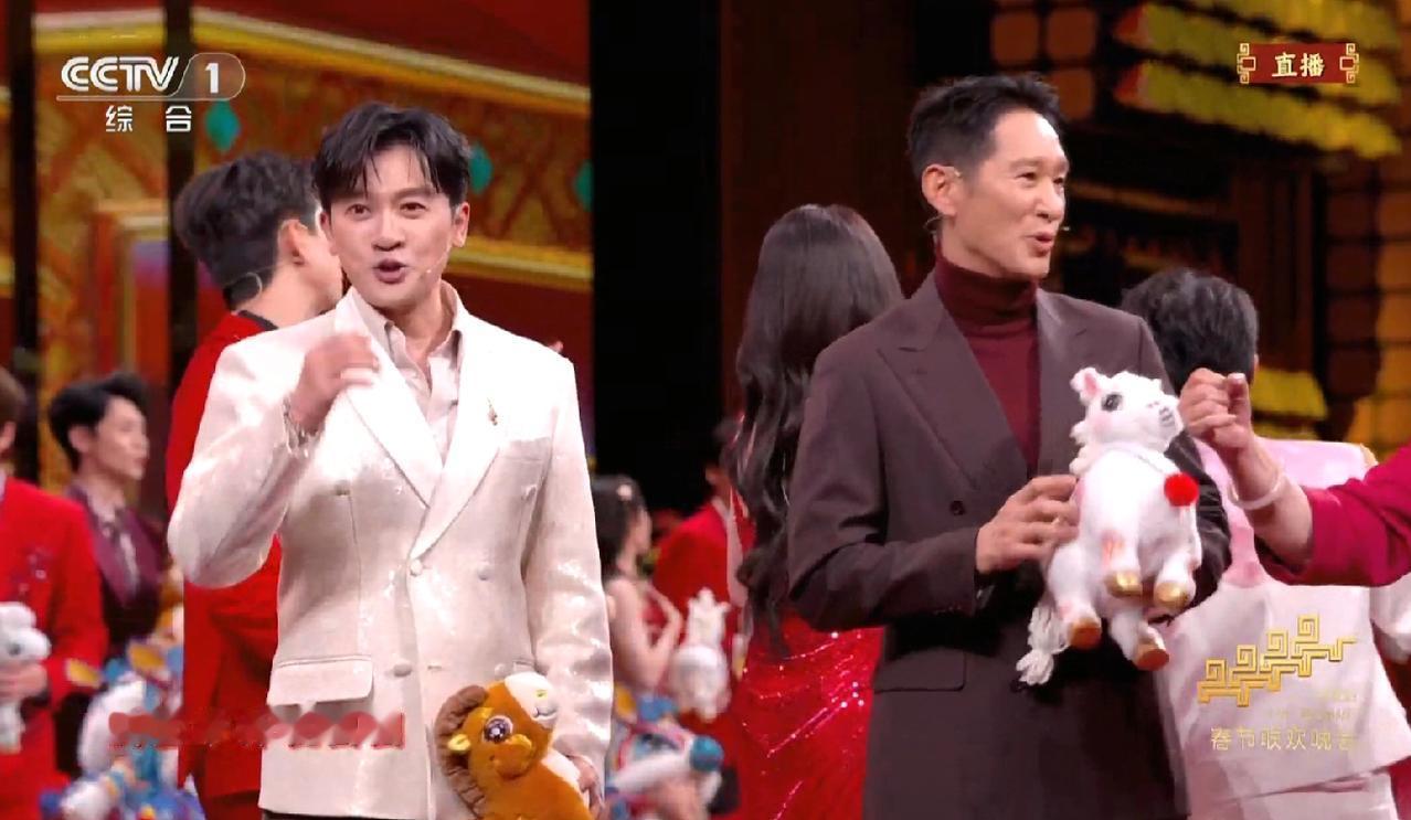 春晚第一个歌舞节目，马上有奇迹，搞不懂请这么多明星干什么？梁家辉、苏有朋、艾伦，