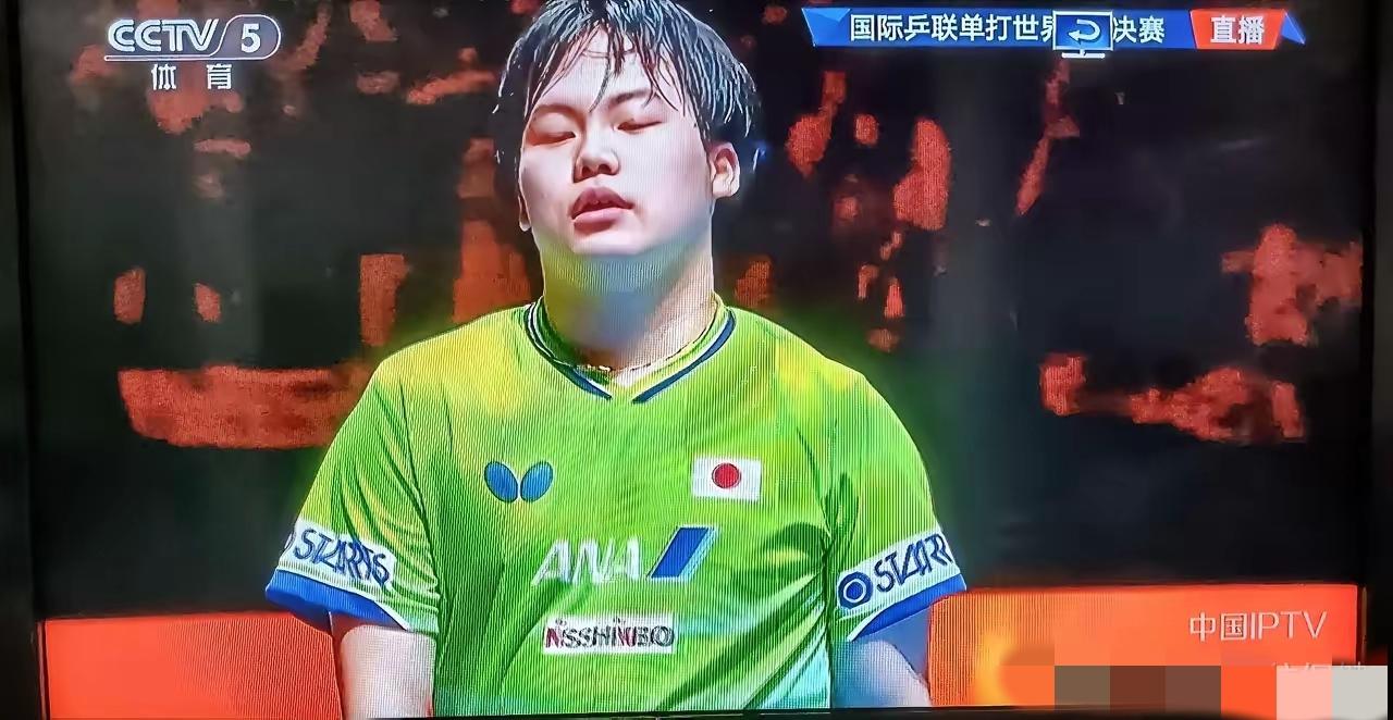 松岛辉空是目前世界乒坛上最没教养，最不讲公共礼仪的一个人。输了球丑态百出，咬牙切