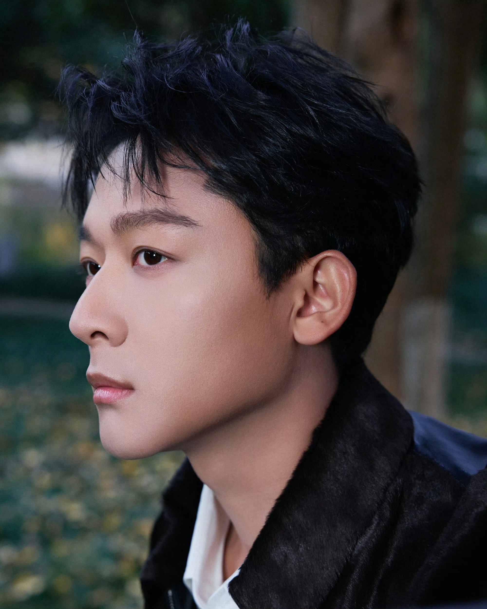 张晚意这身衣服代表是黑巧和丝滑吗，领带挺别致啊