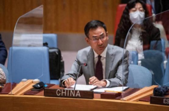 有个很残酷的现实，全世界接近200个国家当中，真正敢于对美国说不的，实际上只有两