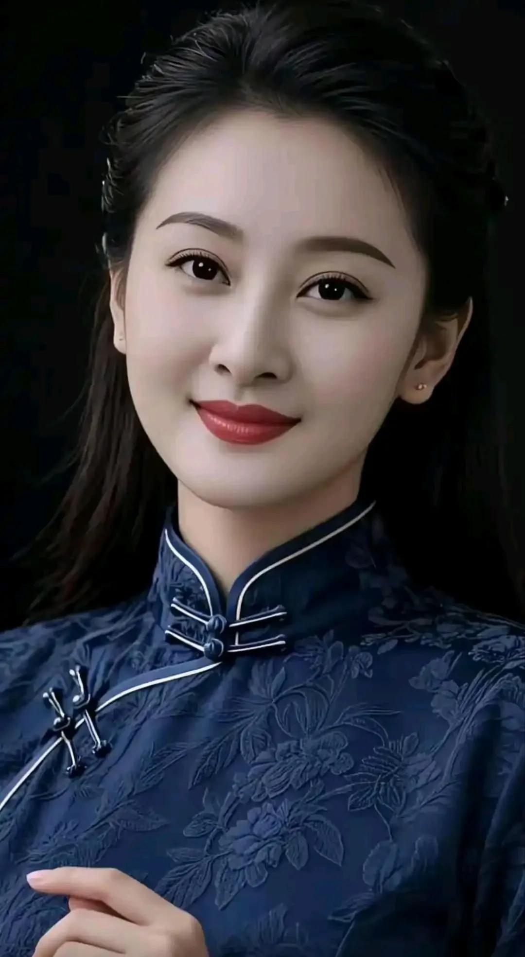 气质美女，端庄大方。
美女