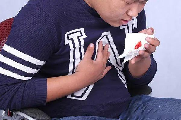 #出现哪些征兆可能是肺癌#大家能说出几个？肺癌的常见症状包括咳嗽（8%～75%）