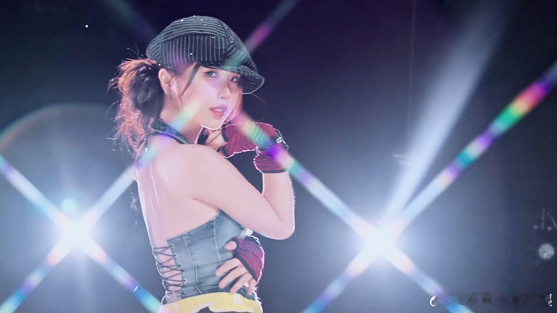 虞书欣领衔主演双轨MV双轨限定F4MV 千禧热浪翻涌！双轨F4活力集结，《双轨》