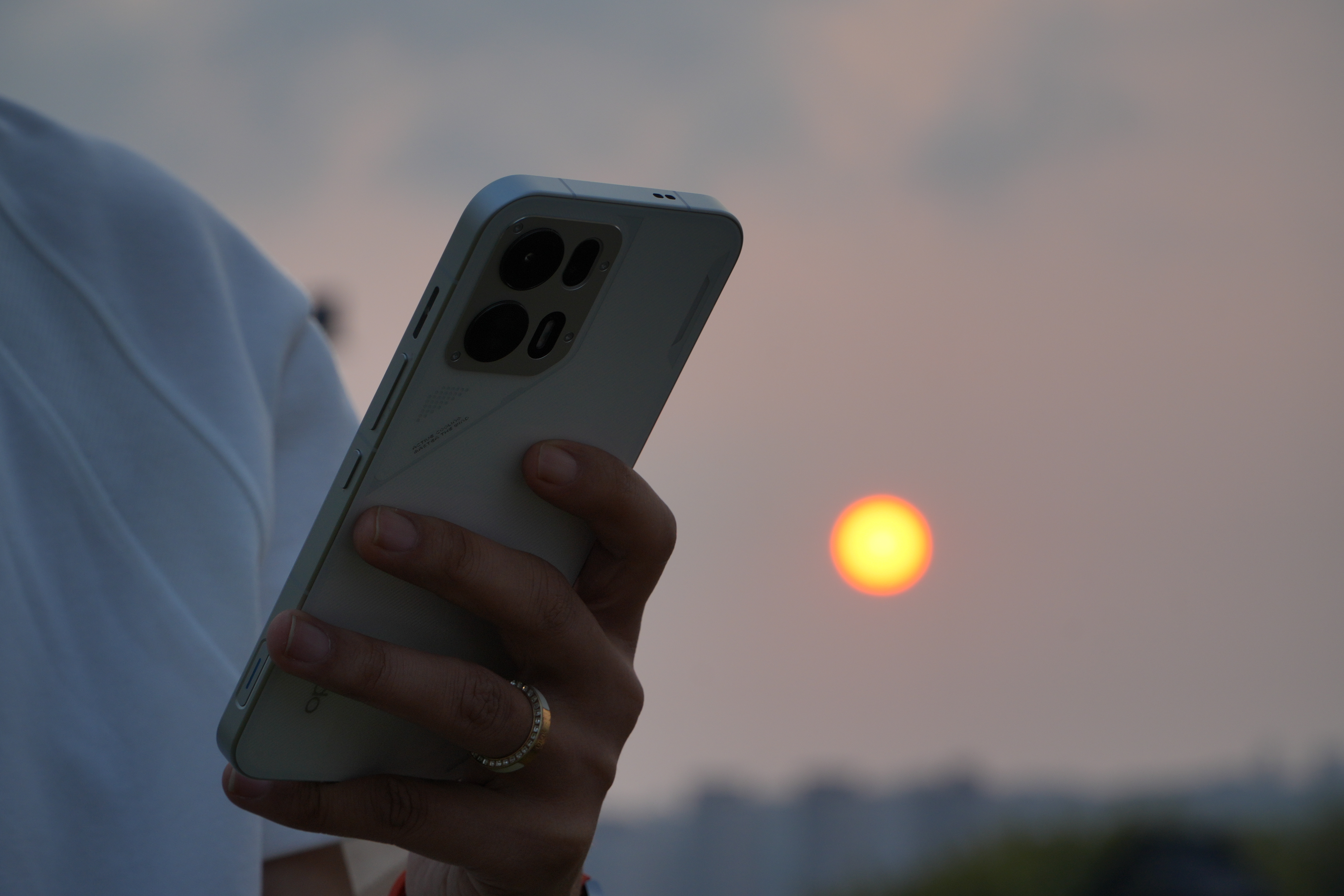 AI 绝对是自媒体创作神器，但是豆包差点意思。图一原图，图二 Gemini，图三