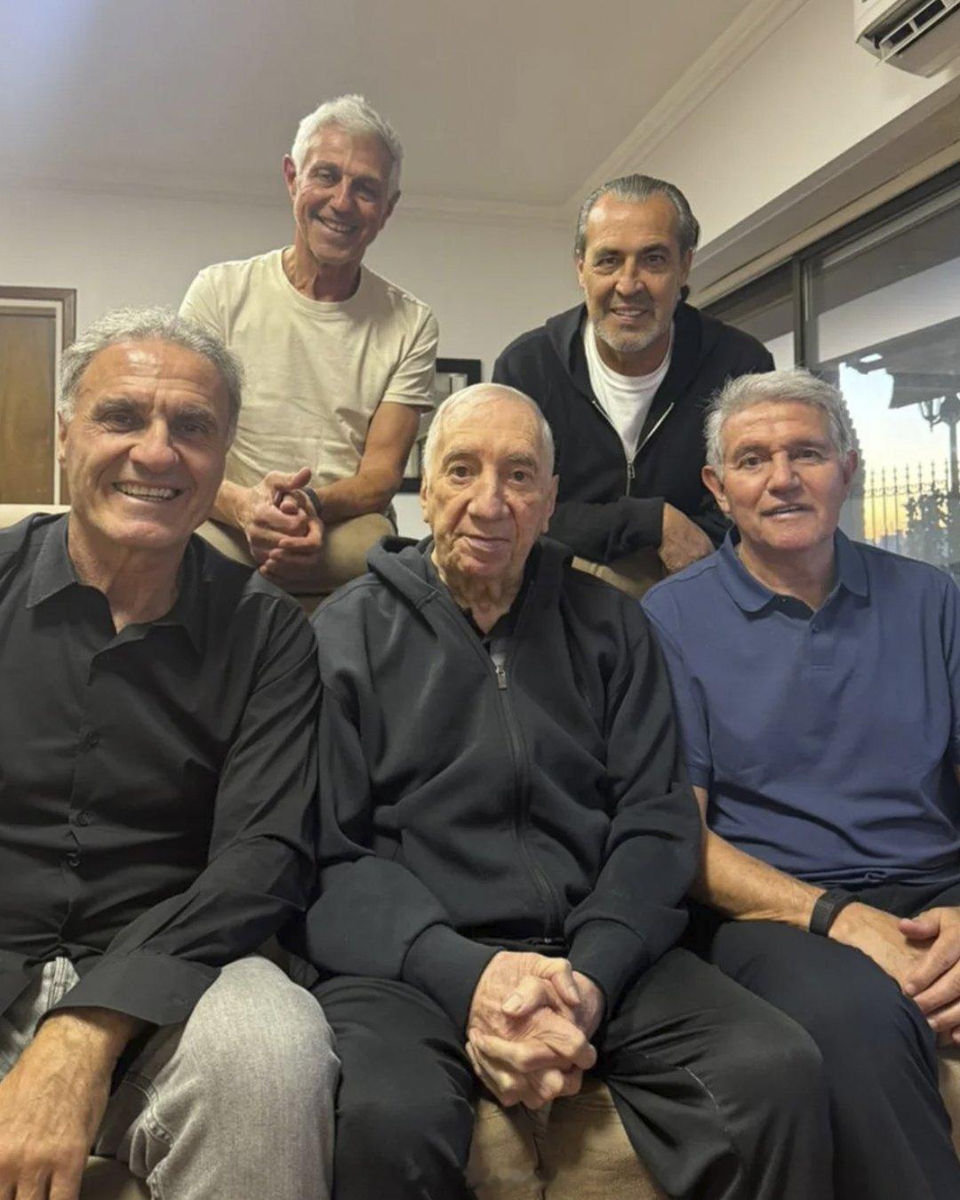 【师徒情谊[心]】医生您好！伟大的阿根廷功勋主帅卡洛斯·萨尔瓦多·比拉尔多在家中