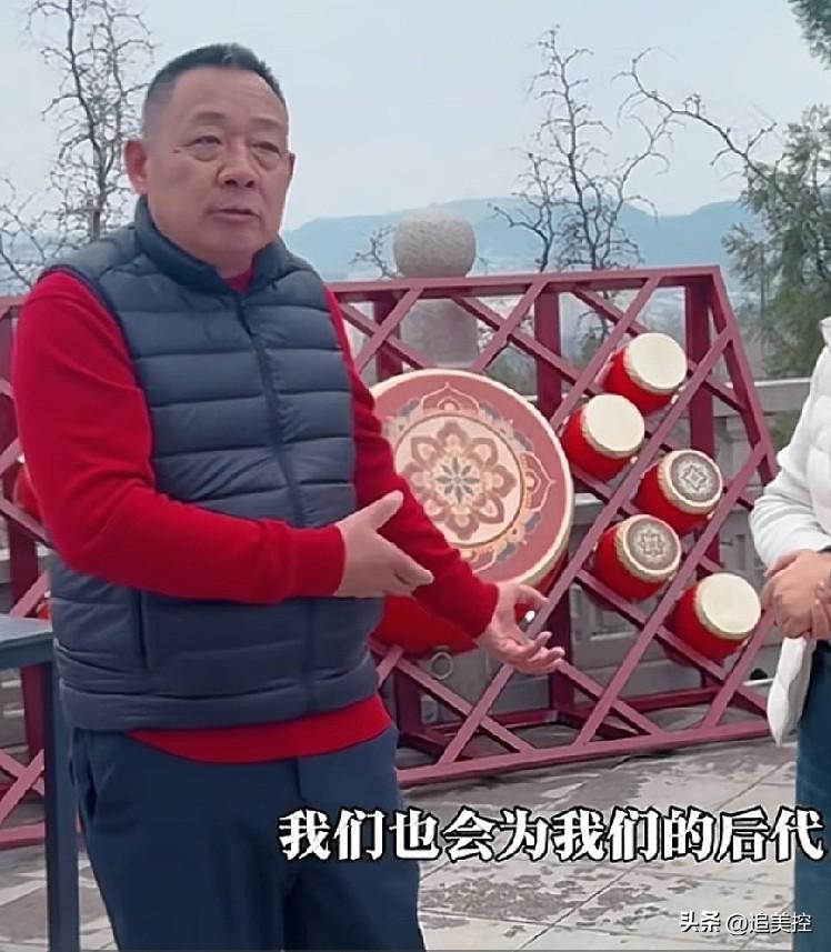 “街溜子”于东来溜到陕西了。
       虽然大家看到的东来嘻嘻哈哈，但他到延