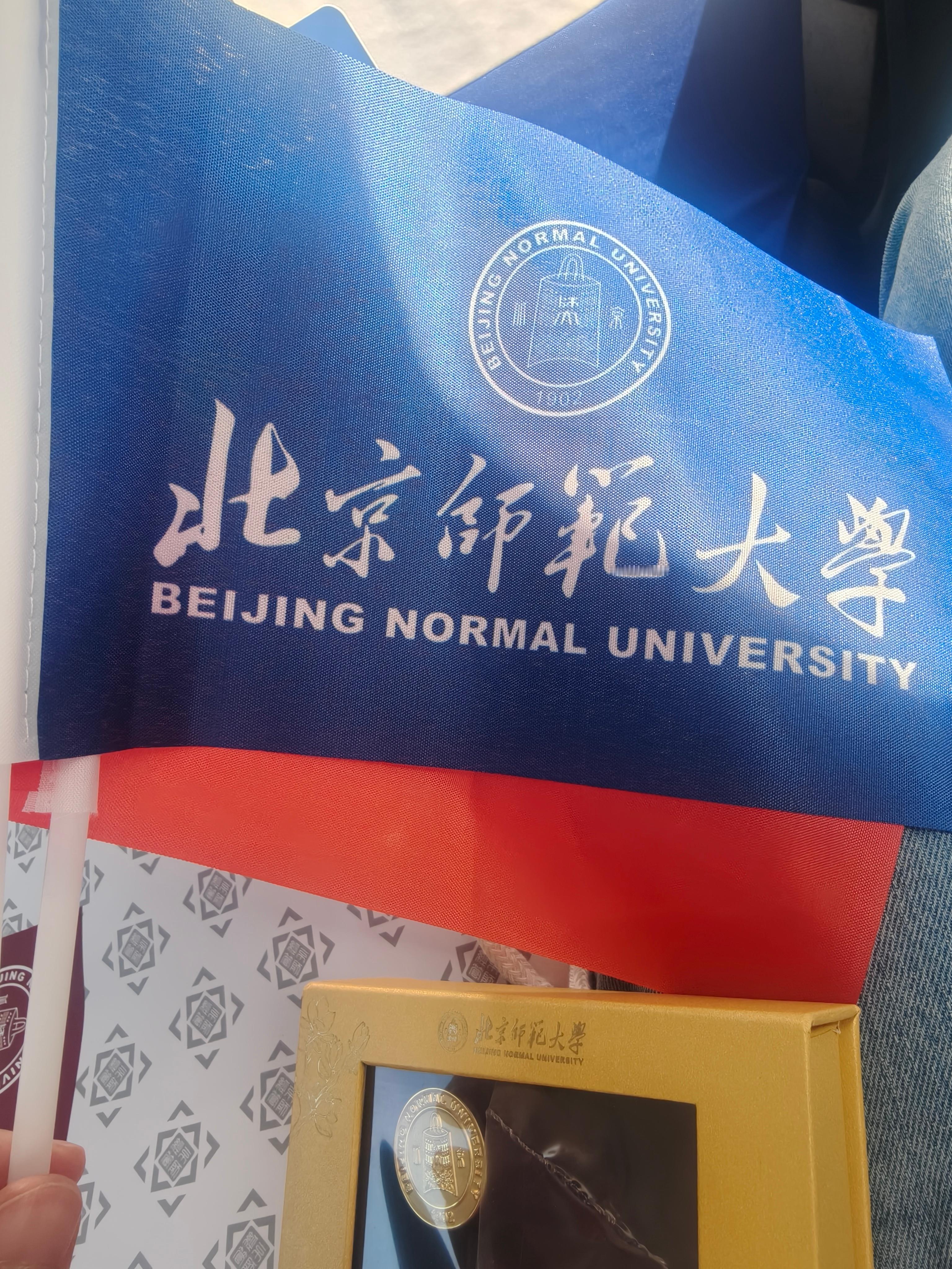 生活手记 上午送娃，下午送娃，中午还回学校参加一趟校友会，学院太好了还管了饭，哈