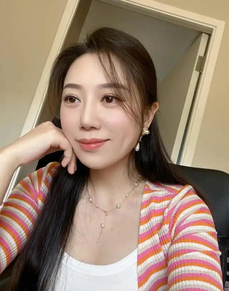 无论是身体、感受、思想、观念、感情，以及一切存在于世间的现象，都没有固定不变的实