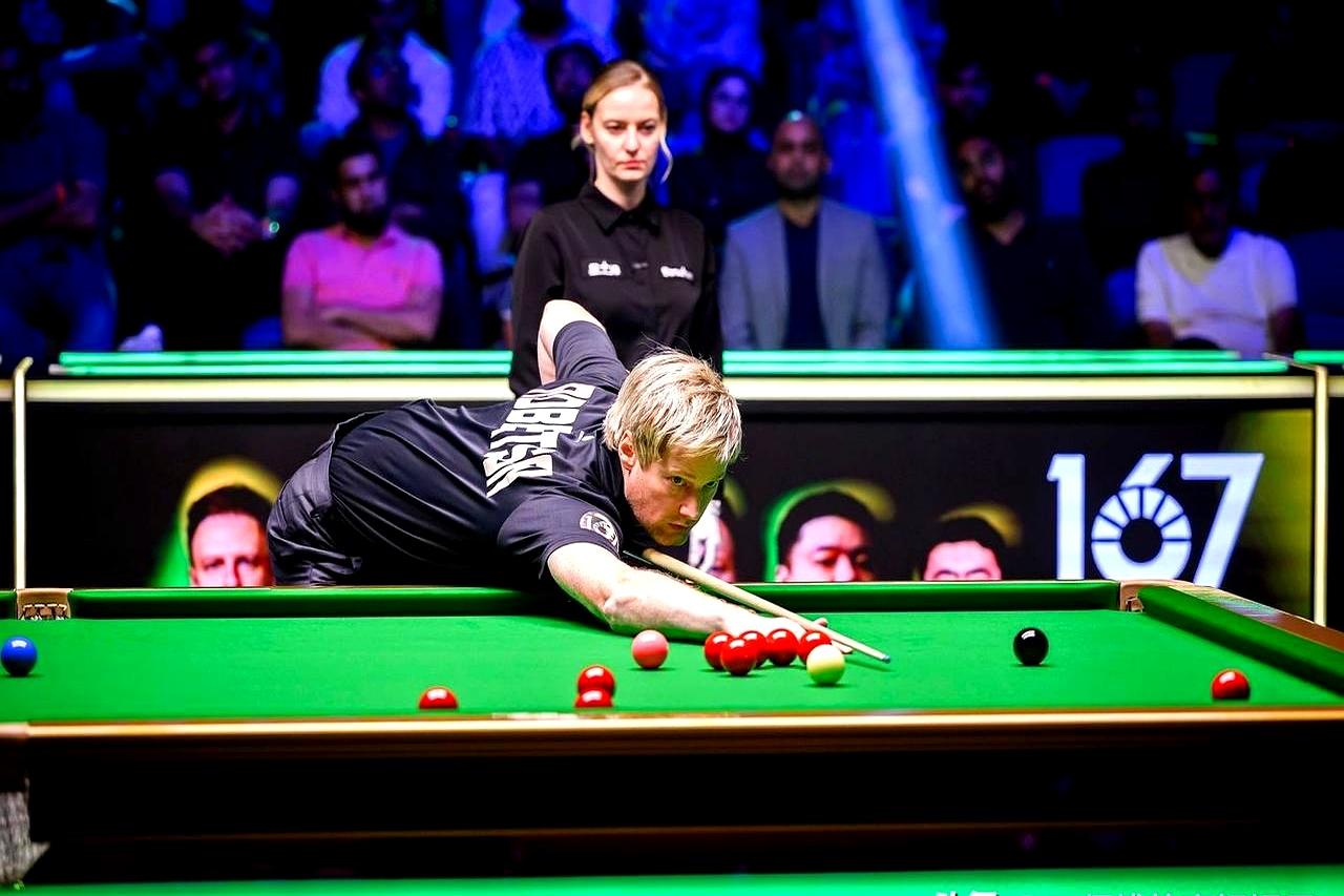 罗伯逊不敌赵心童赛后采访：“我错失了一些球”  
 

这输得一点不冤！赵心童在