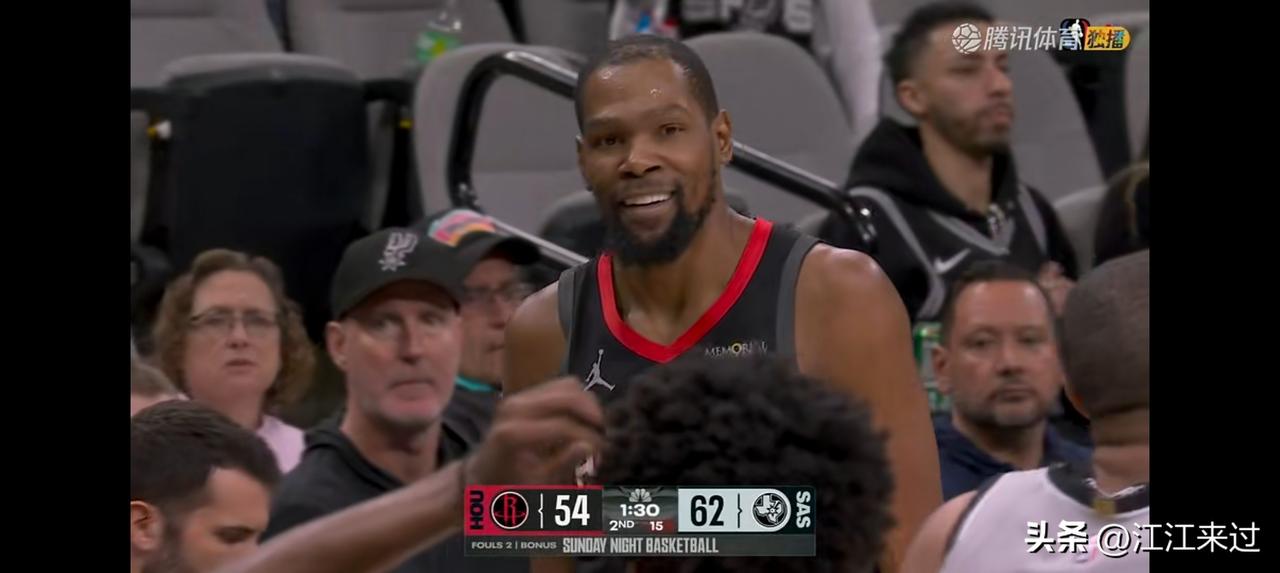 文班亚马半场压哨三分命中！火箭半场57比69落后12分进入下半场！克尔登约翰逊死