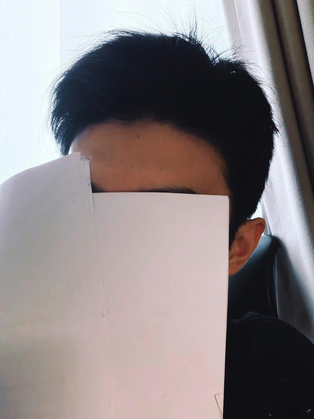 赵小童豆汁cheers 赵小童就这样水灵灵地拿了个豆汁和大家cheers