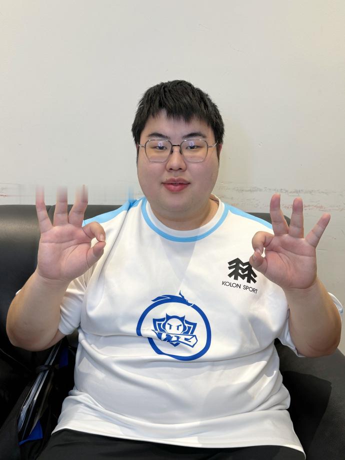 【小胖回应TTG让二追三AG】昨日结束的一场比赛中，TTG让二追三战胜AG，赛后