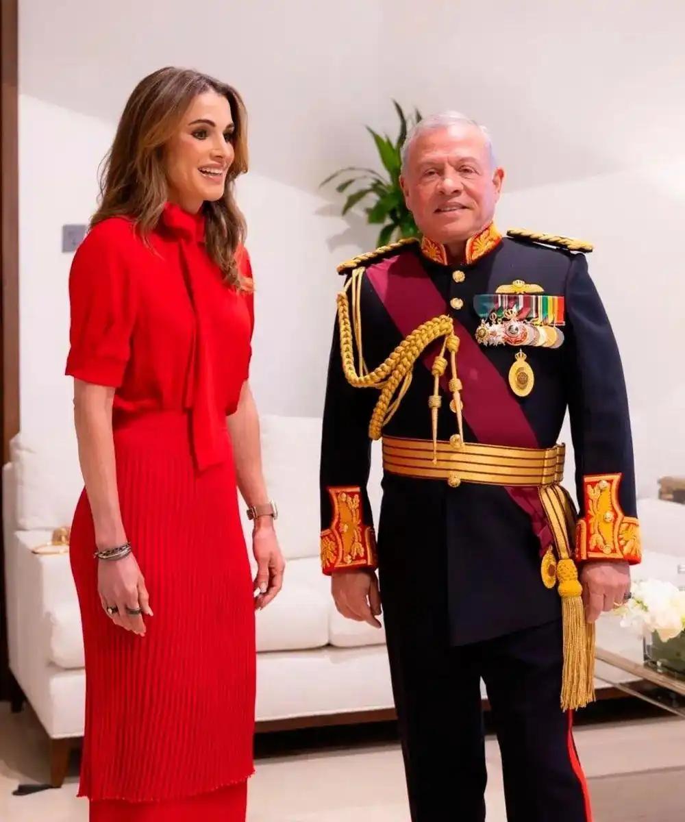 约旦王后办了个基金会，外国富商捐钱。马云还给约旦王后的基金会捐了300万美元。 