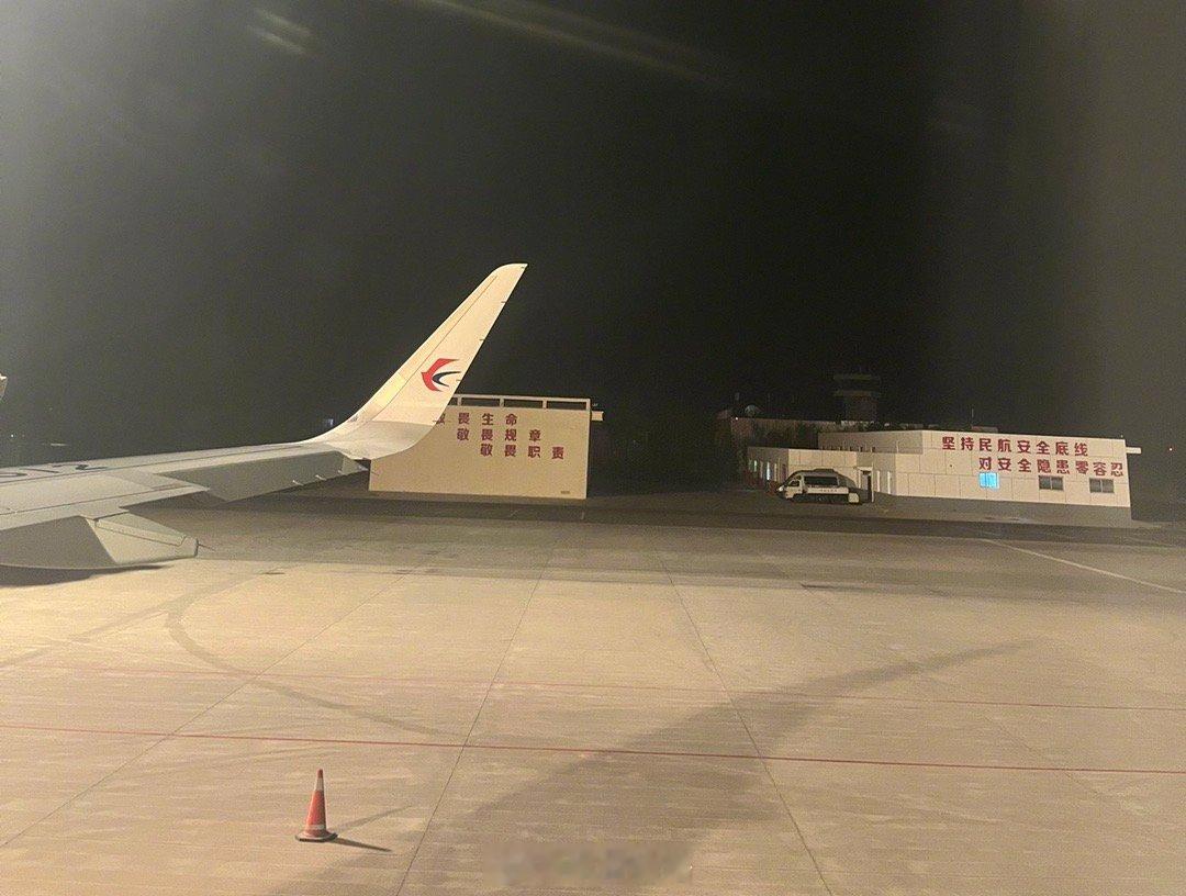 兰州机场中转服务还是不错的，哪怕航空公司之间没有签转协议，都能人工把托运行李转到
