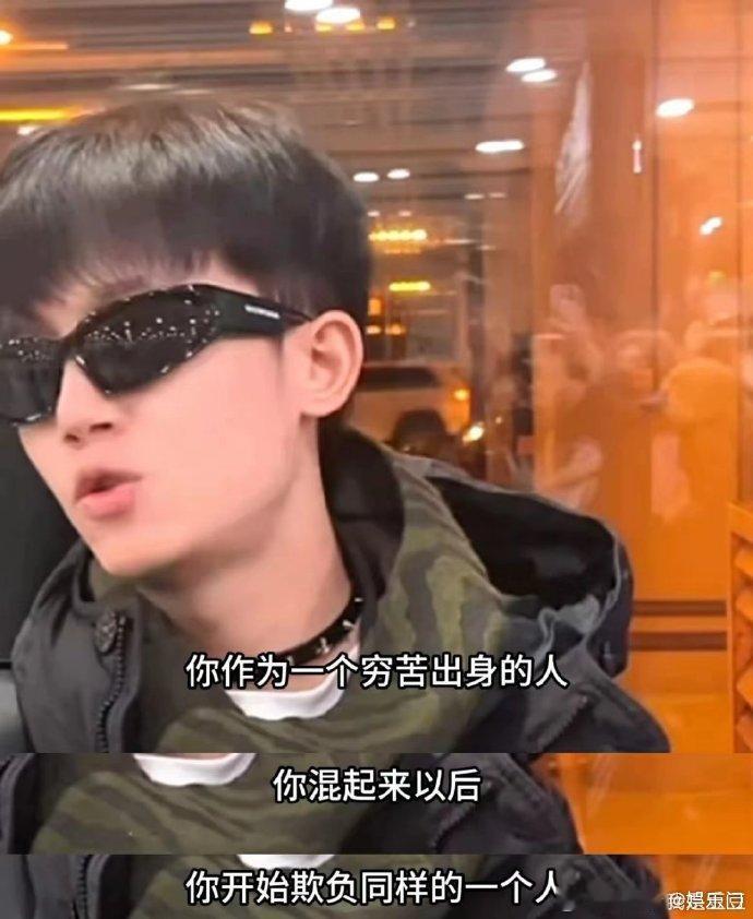 李明德口齿清晰 李明德接机现场，说话清晰有力，逻辑严谨，真是个实在的好演员！ 