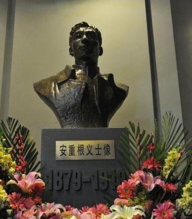 1905年《乙巳条约》一签，朝鲜成了日本保护国。伊藤博文当第一任统监，解散朝鲜军